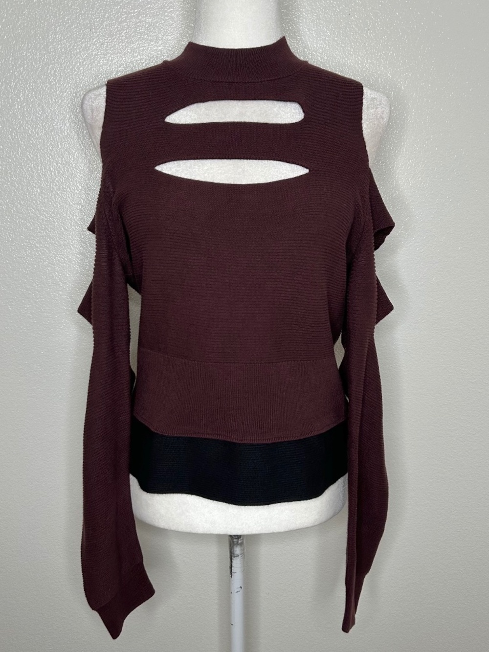 Express Womens Maroon & Black Colorblock Cold Shoulder Ribbed Knit Top Size L